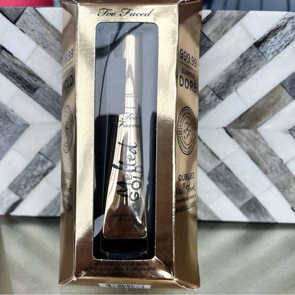 Too faced lipstick liquified gold lip gloss pure gold - Picture 3 of 3